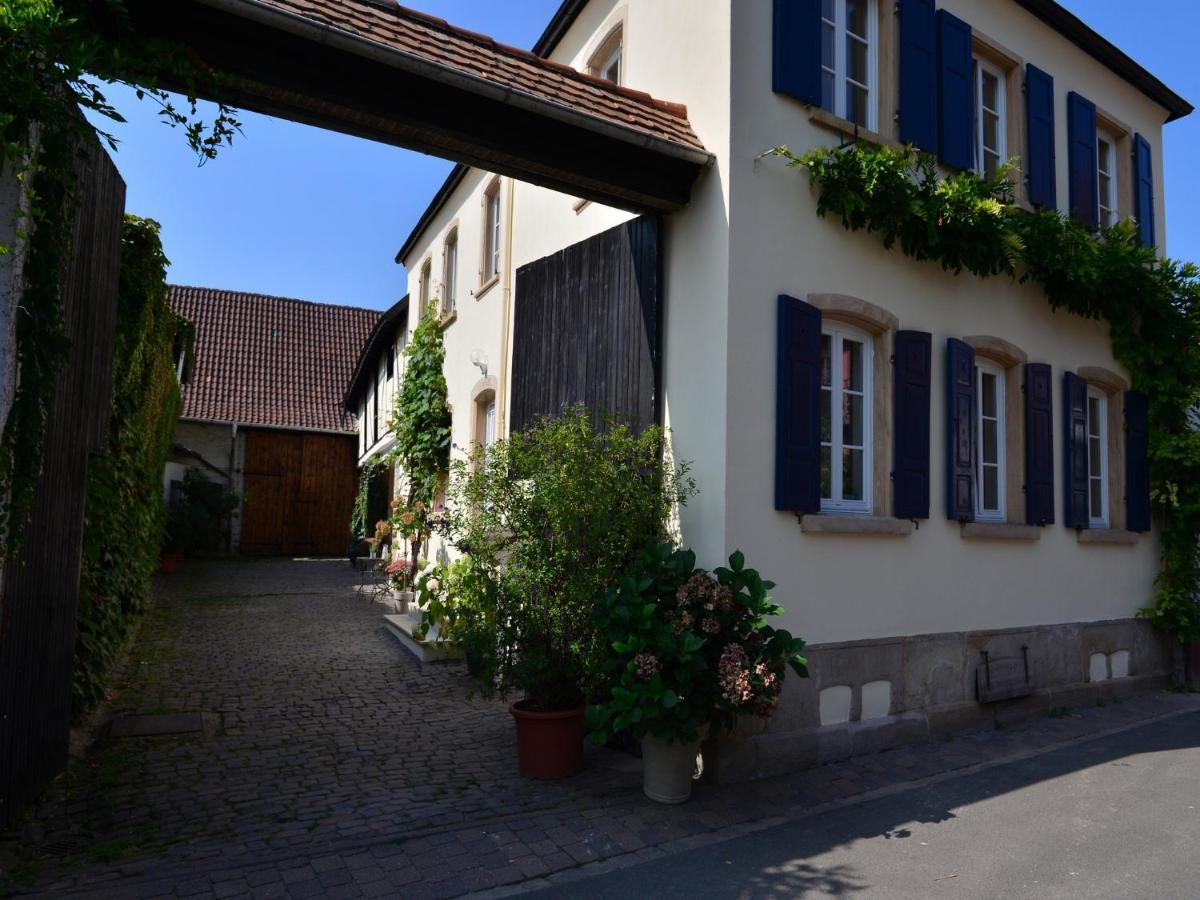 Gaestehaus & Weingut Gehrig Weisenheim am Sand Bagian luar foto