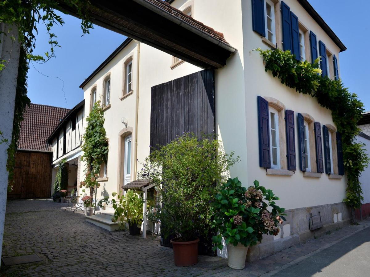 Gaestehaus & Weingut Gehrig Weisenheim am Sand Bagian luar foto