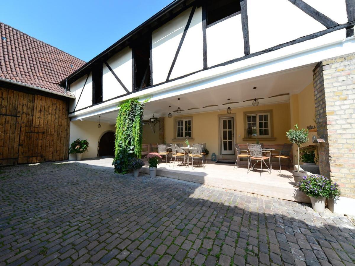 Gaestehaus & Weingut Gehrig Weisenheim am Sand Bagian luar foto
