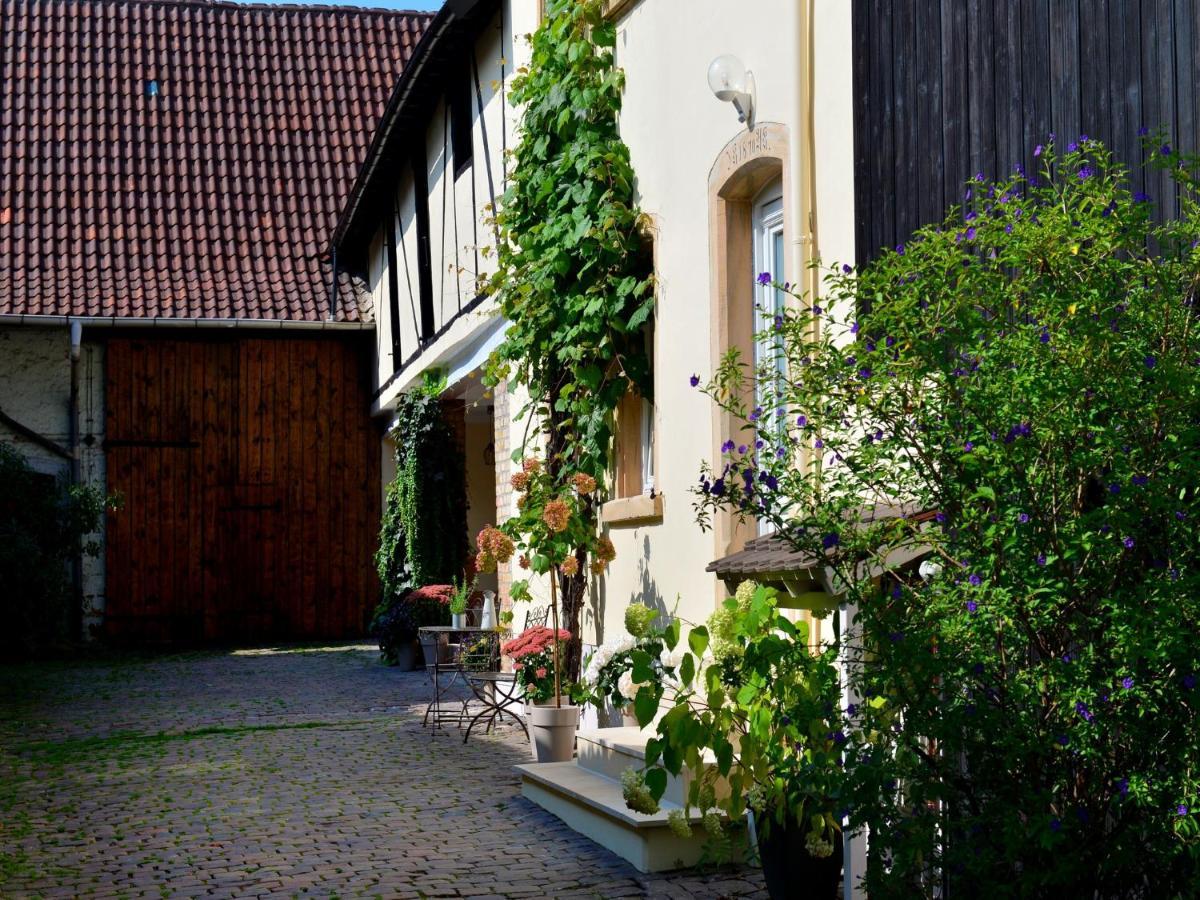 Gaestehaus & Weingut Gehrig Weisenheim am Sand Bagian luar foto